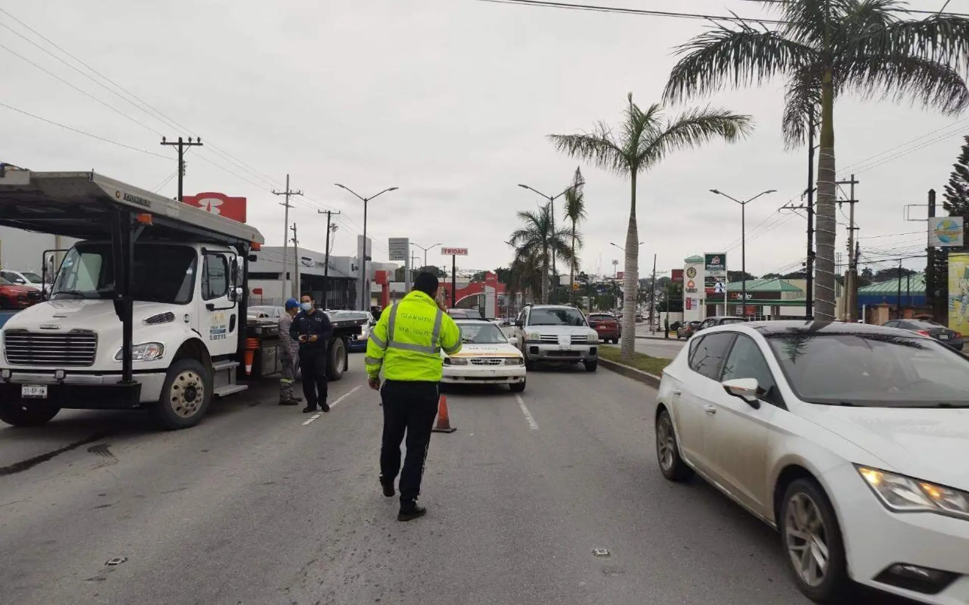 Choque etre tres vehículos deja 5 lesionados en Avenida Hidalgo de Tampico 